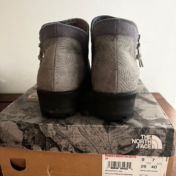 The North Face BridgetonZip Bootie. Dark Gull Grey/TNF Black. Size 9 - Picture 11 of 14